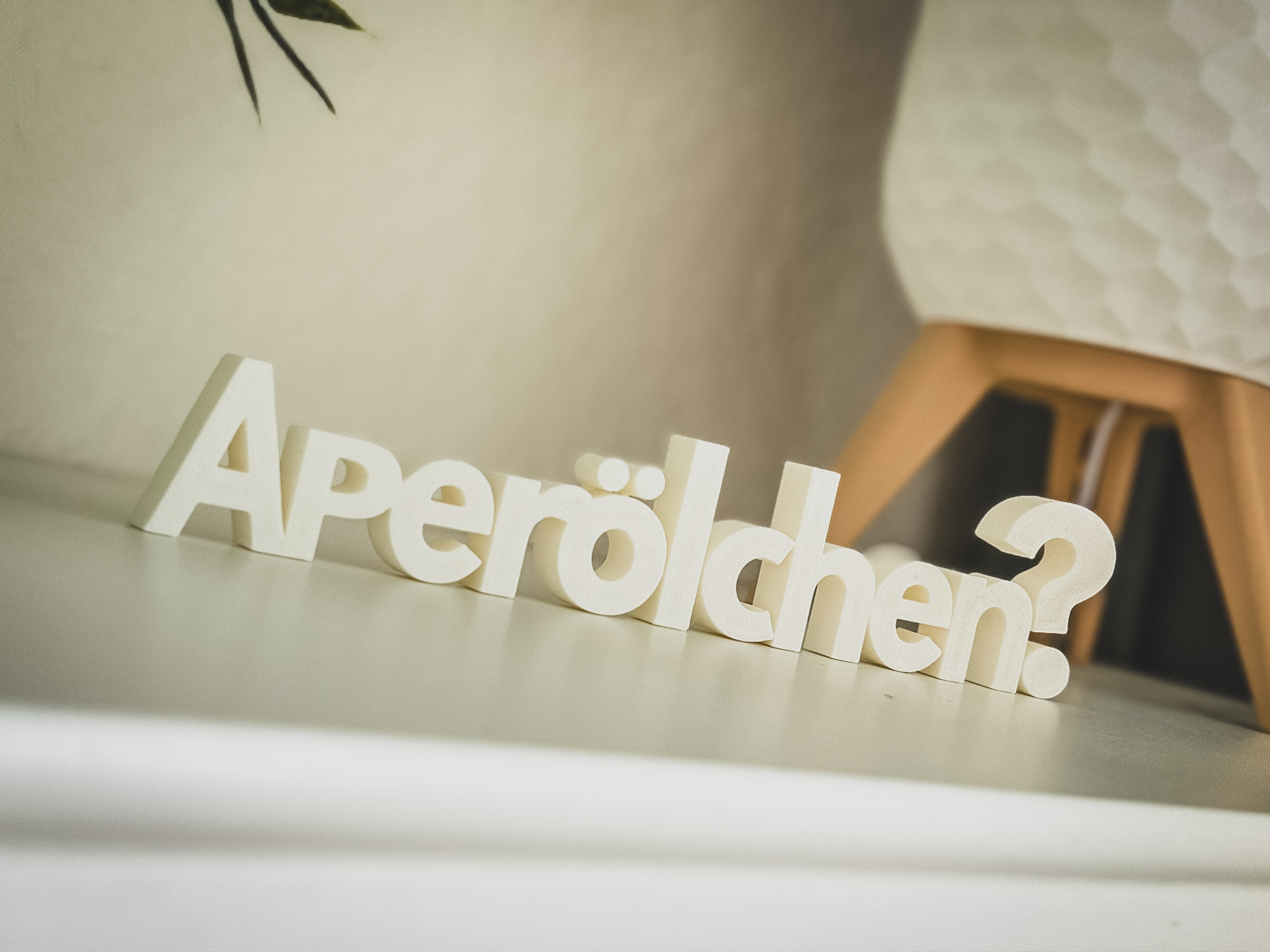 Aperölchen Schriftzug Deko | 3D Druck | Lustige Sommer Deko für Bar, Küche & Camper | Geschenk für Aperitif Fans