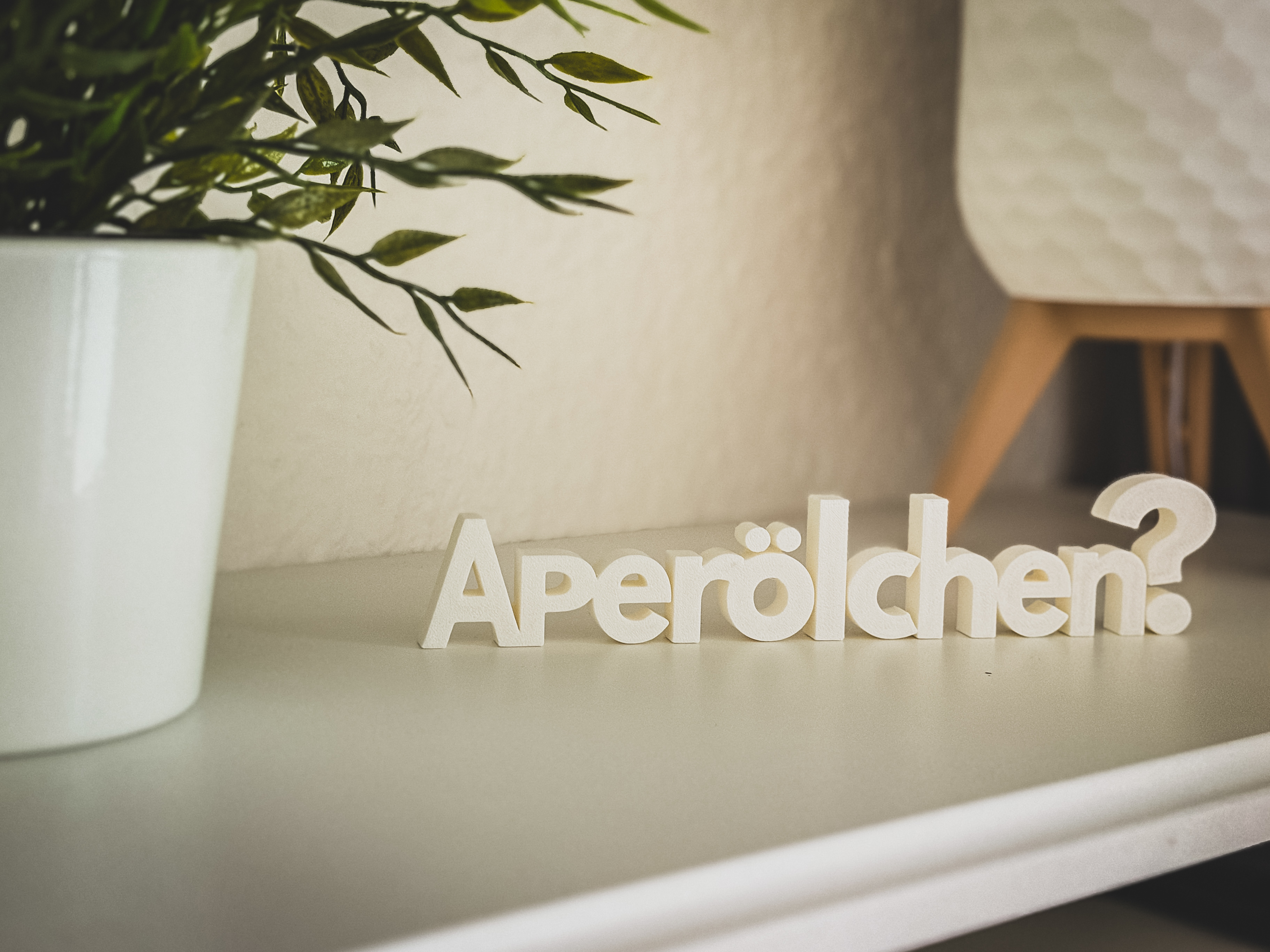 Aperölchen Schriftzug Deko | 3D Druck | Lustige Sommer Deko für Bar, Küche & Camper | Geschenk für Aperitif Fans