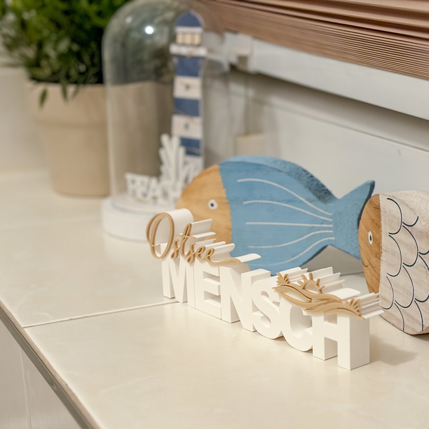 Deko Schriftzug Ostseemensch – freistehender 3D-Druck – Geschenk für Ostsee Fans – Wohnzimmer & Ferienwohnung Deko – Meer und Küste