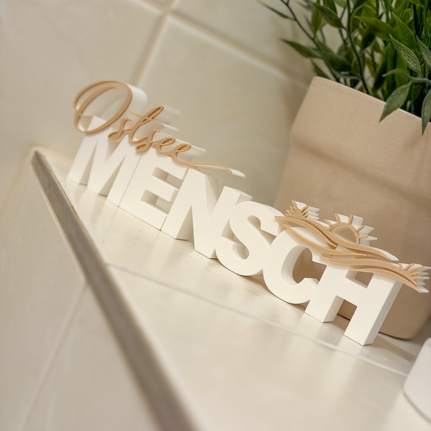 Deko Schriftzug Ostseemensch – freistehender 3D-Druck – Geschenk für Ostsee Fans – Wohnzimmer & Ferienwohnung Deko – Meer und Küste