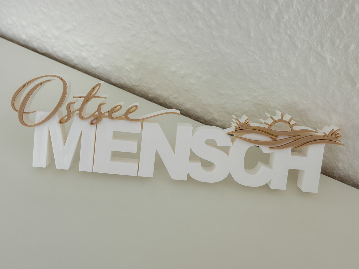Deko Schriftzug Ostseemensch – freistehender 3D-Druck – Geschenk für Ostsee Fans – Wohnzimmer & Ferienwohnung Deko – Meer und Küste