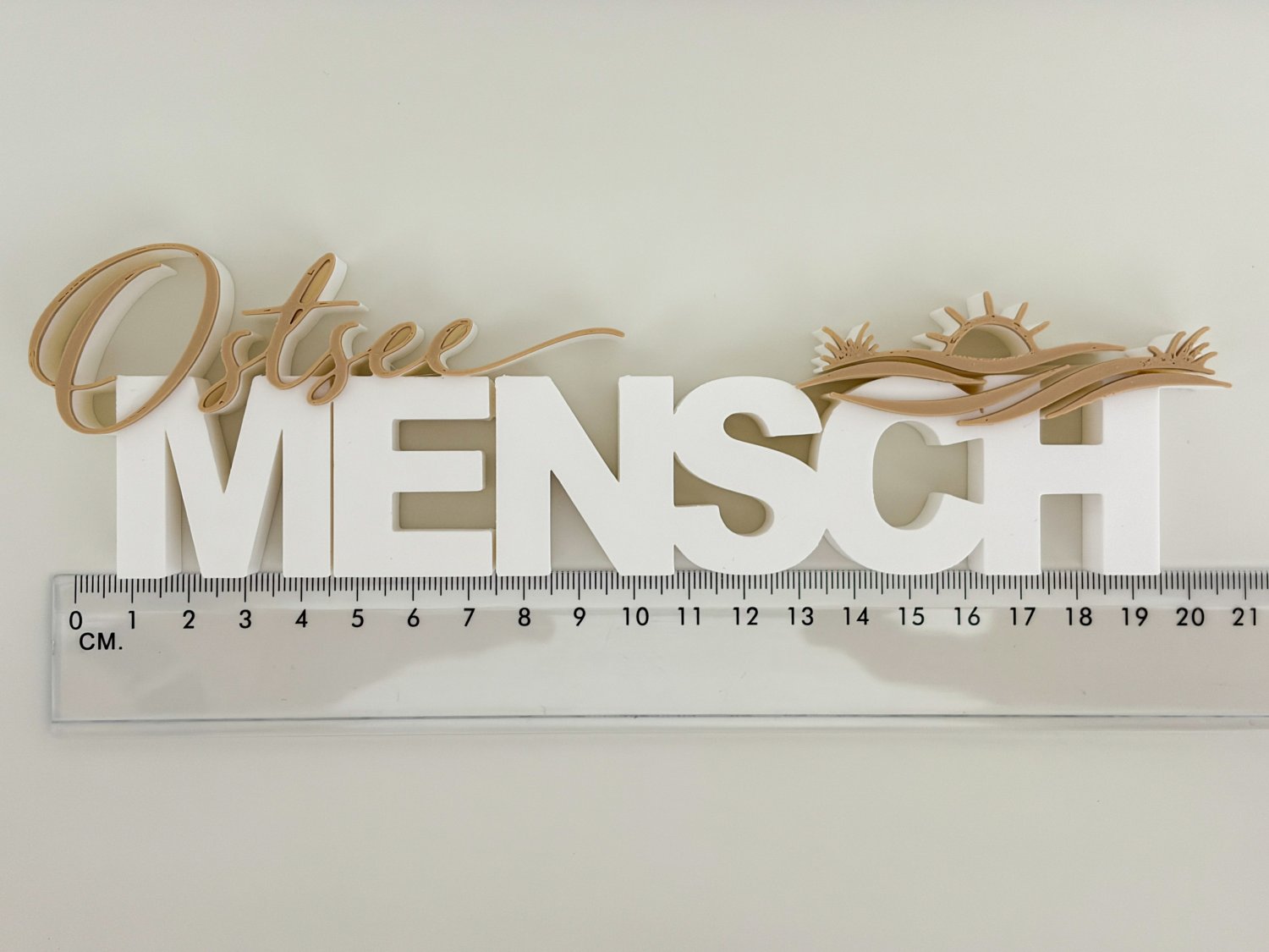 Deko Schriftzug Ostseemensch – freistehender 3D-Druck – Geschenk für Ostsee Fans – Wohnzimmer & Ferienwohnung Deko – Meer und Küste
