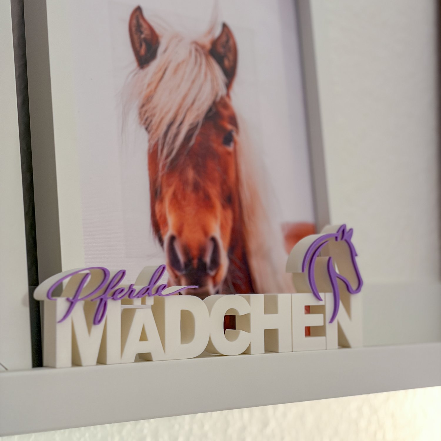 Deko Schriftzug Pferdemädchen – freistehender 3D-Druck – Geschenk für Pferdeliebhaber – Kinderzimmer & Stall Deko – Pferd Weiß Deko