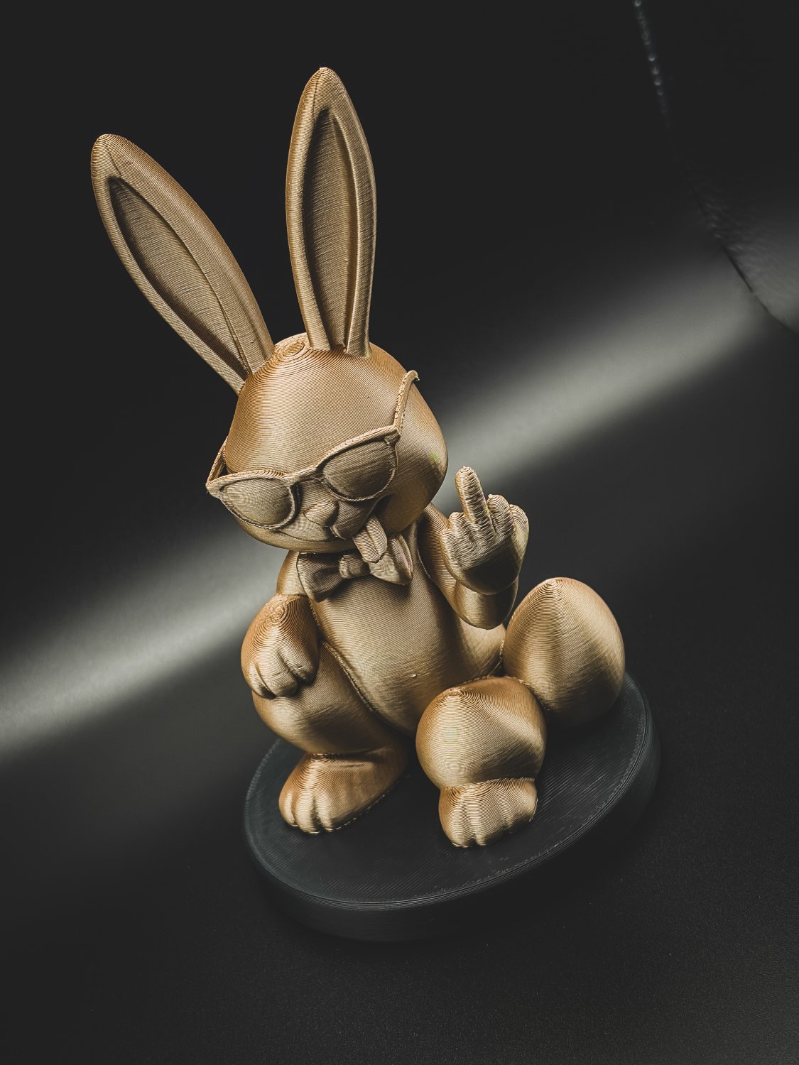 Frecher Osterhase Günther m. Sonnenbrille/Mittelfinger lustige Osterdeko Hasenfigur sarkastische Dekofigur Hase witzige Geschenkidee Ostern