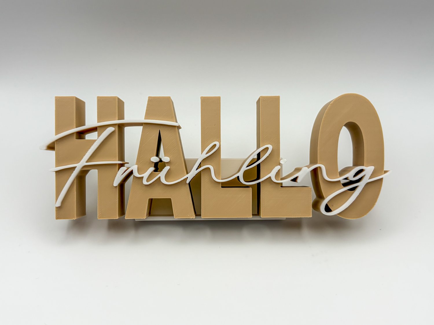 Hallo Frühling Schriftzug Deko – 3D Druck freistehend – Frühlingsdeko Wohnzimmer, Küche oder Eingangsbereich – saisonale Dekoration Farbwahl