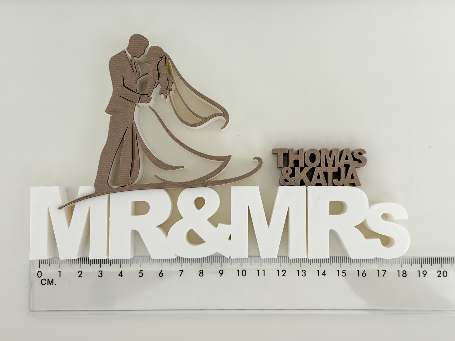Hochzeit Deko Schriftzug Mr & Mrs personalisiert – Hochzeitsgeschenk – Tischdeko Hochzeit – Verlobung Jahrestag – Wedding Decor