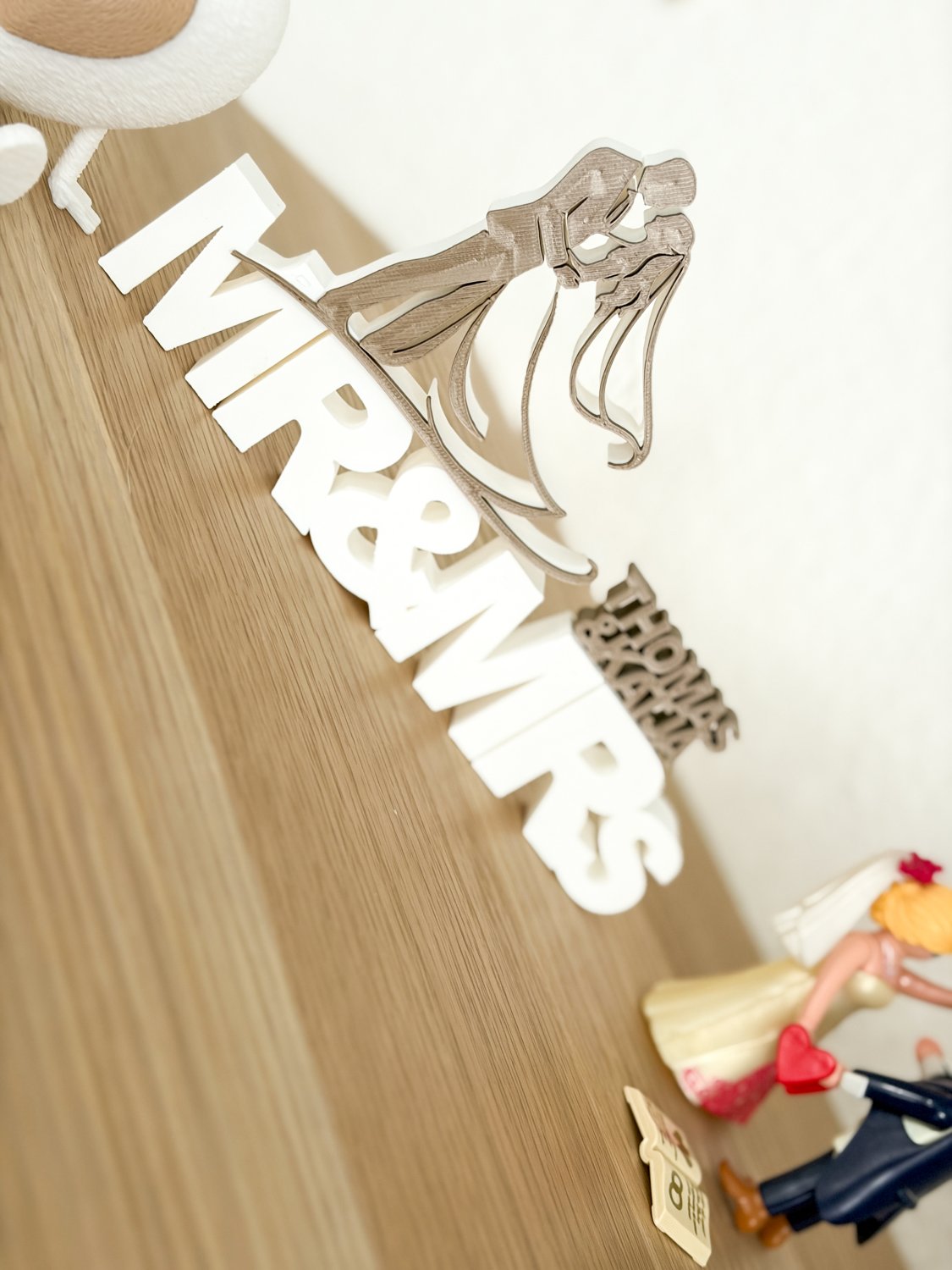 Hochzeit Deko Schriftzug Mr & Mrs personalisiert – Hochzeitsgeschenk – Tischdeko Hochzeit – Verlobung Jahrestag – Wedding Decor