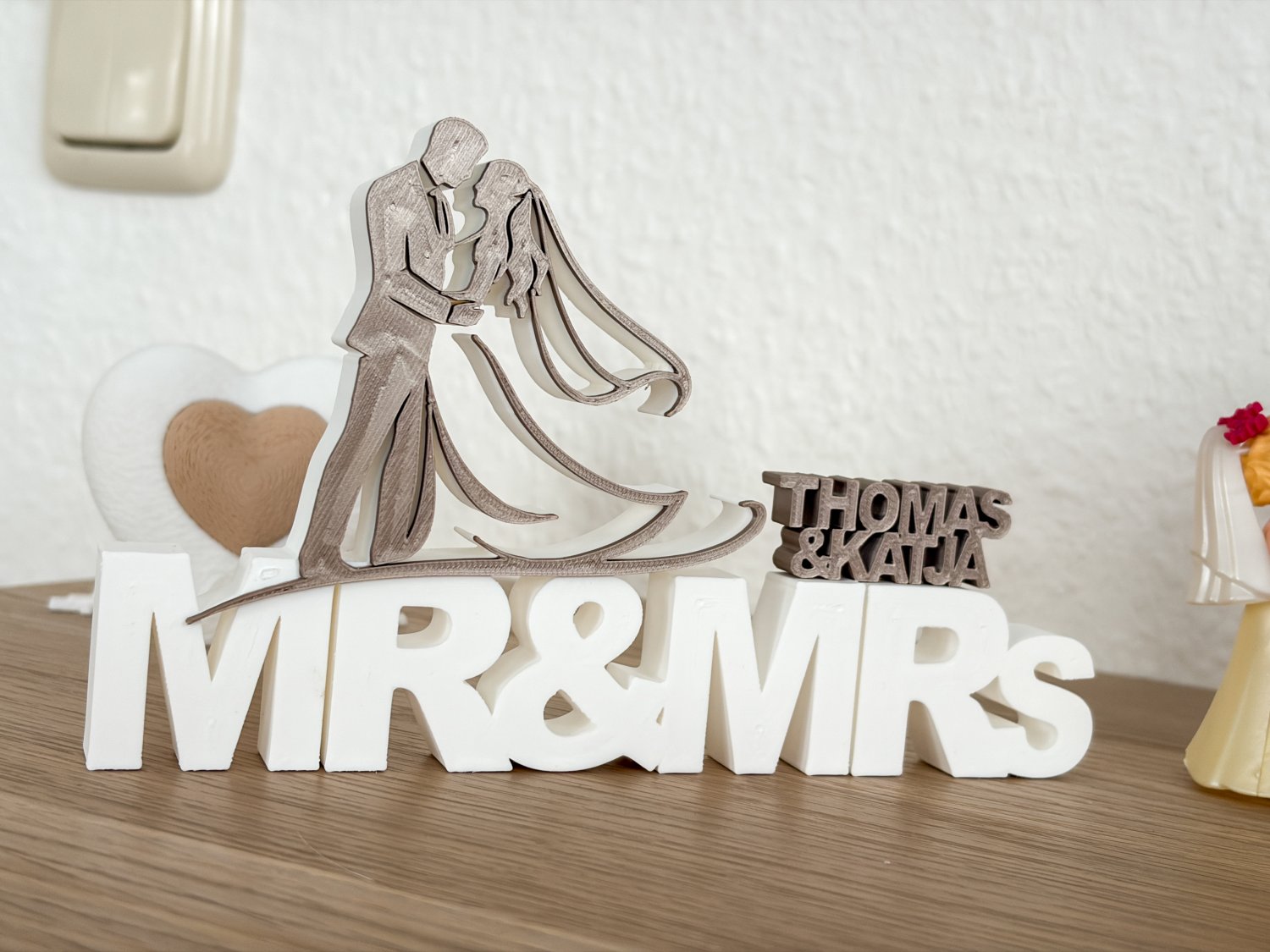 Hochzeit Deko Schriftzug Mr & Mrs personalisiert – Hochzeitsgeschenk – Tischdeko Hochzeit – Verlobung Jahrestag – Wedding Decor