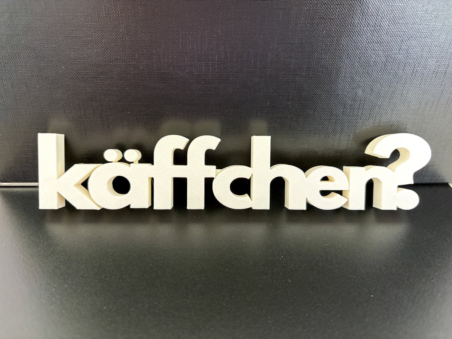 Käffchen Schriftzug Deko – 3D Druck freistehend – lustige Kaffee Dekoration für Küche & Büro – Geschenk Idee für Kaffeeliebhaber