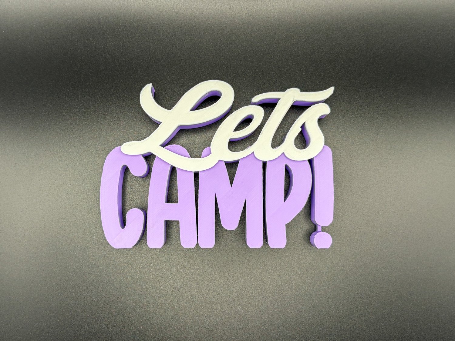 Lets Camp Schriftzug Deko – 3D Druck freistehend – Camping Deko für Wohnmobil, Campervan oder Camping Fans – Geschenk für Camper