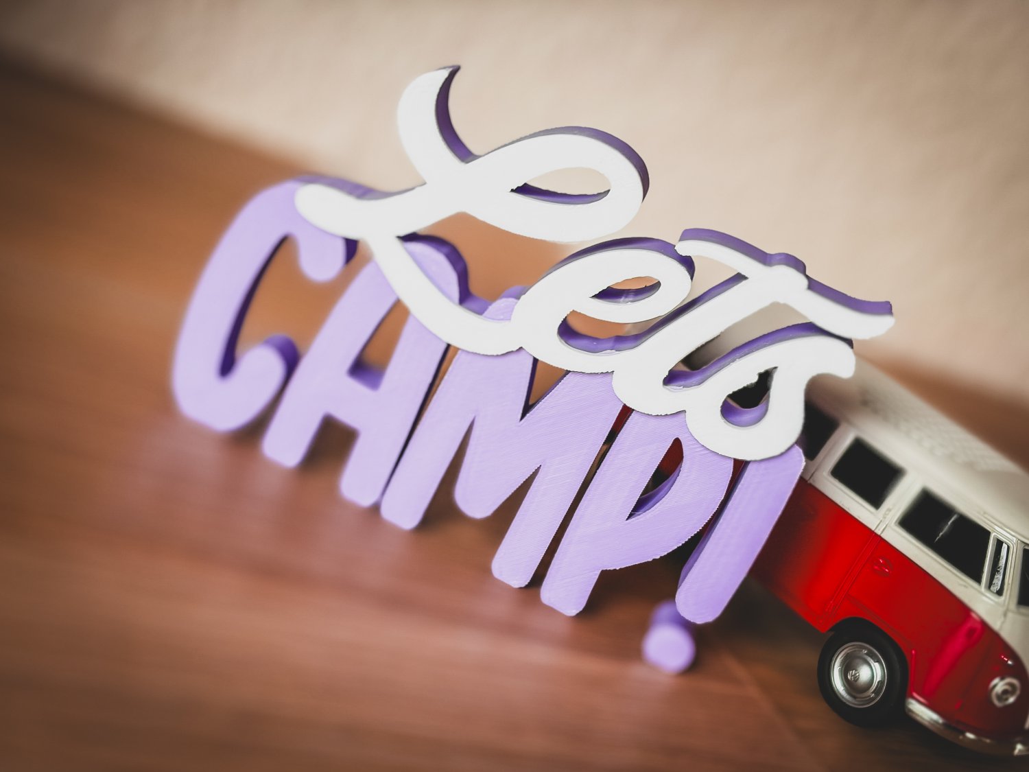 Lets Camp Schriftzug Deko – 3D Druck freistehend – Camping Deko für Wohnmobil, Campervan oder Camping Fans – Geschenk für Camper