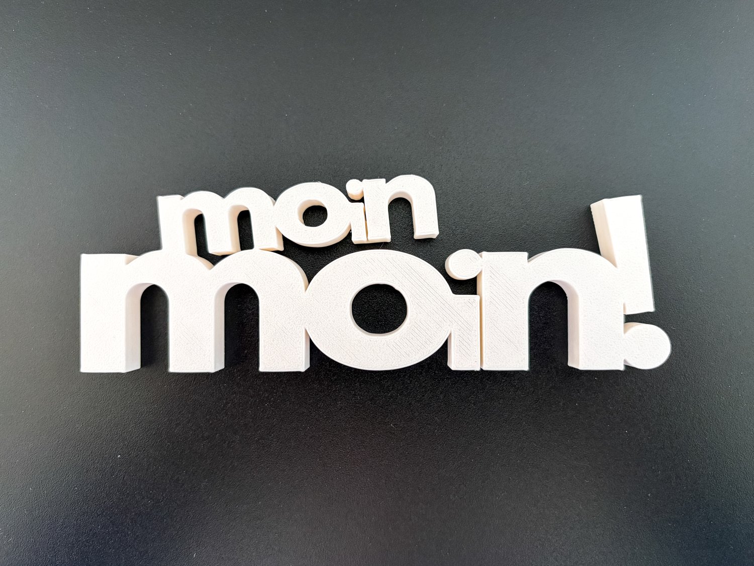 Moin Moin Schriftzug Deko – norddeutsche 3D Druck Dekoration freistehend – Geschenk für Nordsee & Ostsee Fans moderne Küsten Deko