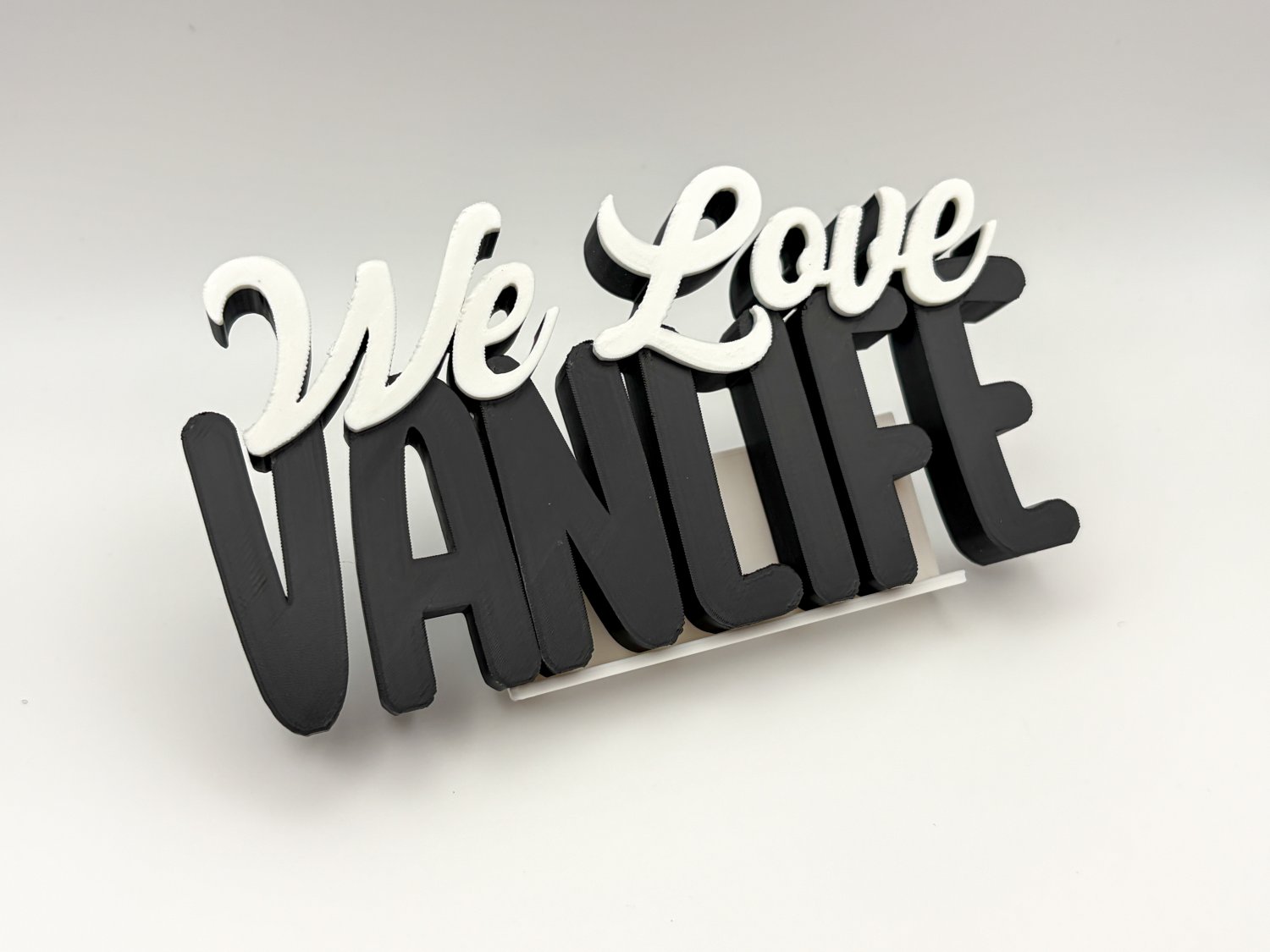 We Love Vanlife Schriftzug Deko – 3D Druck freistehend – Camper Deko für Wohnmobil, Campervan oder Vanlife Fans – Geschenk Camping
